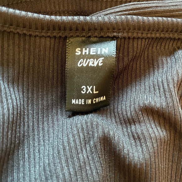 Romantic Ribbed and Ruffled Top - Picture 7 of 9